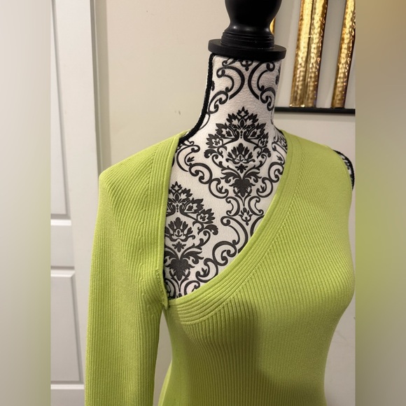 Express Green One-Shoulder Ribbed Dress - Picture 3 of 9